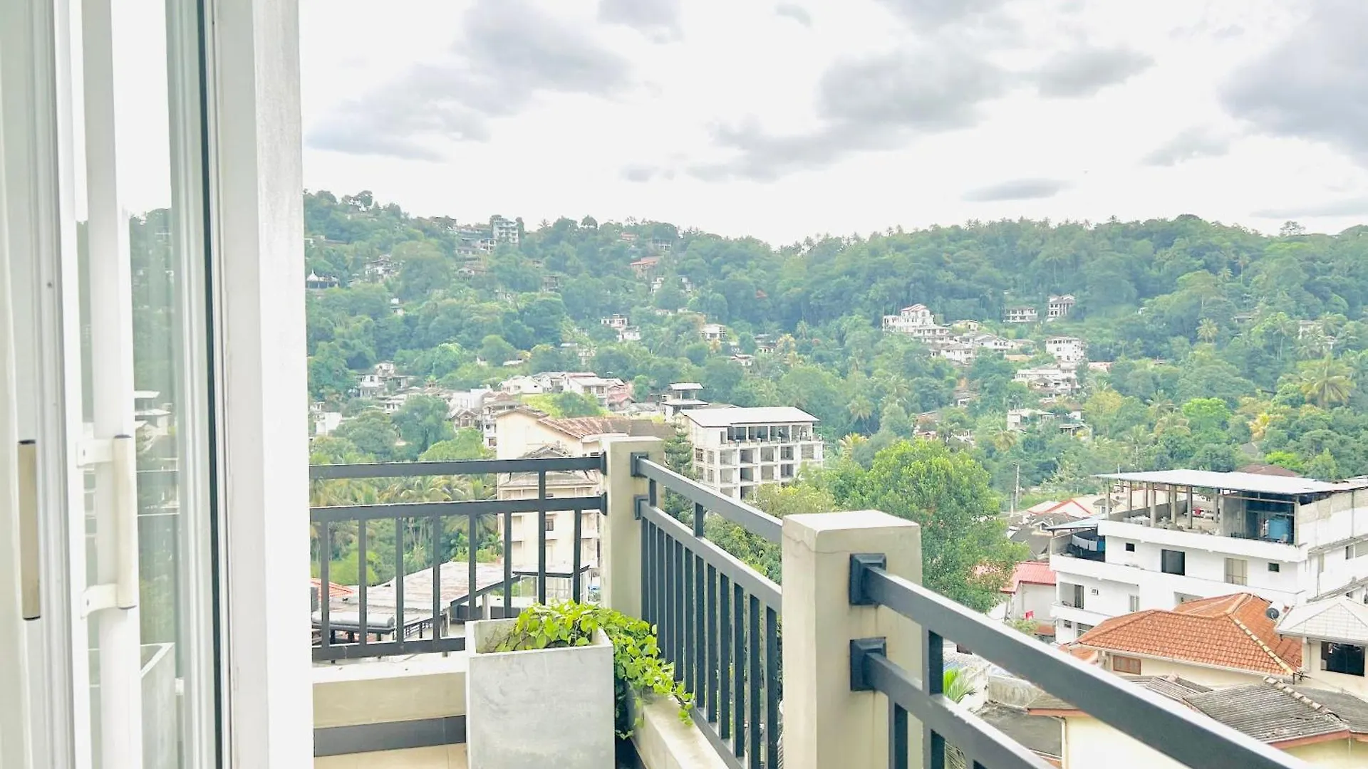 The Terrace Kandy 0*,